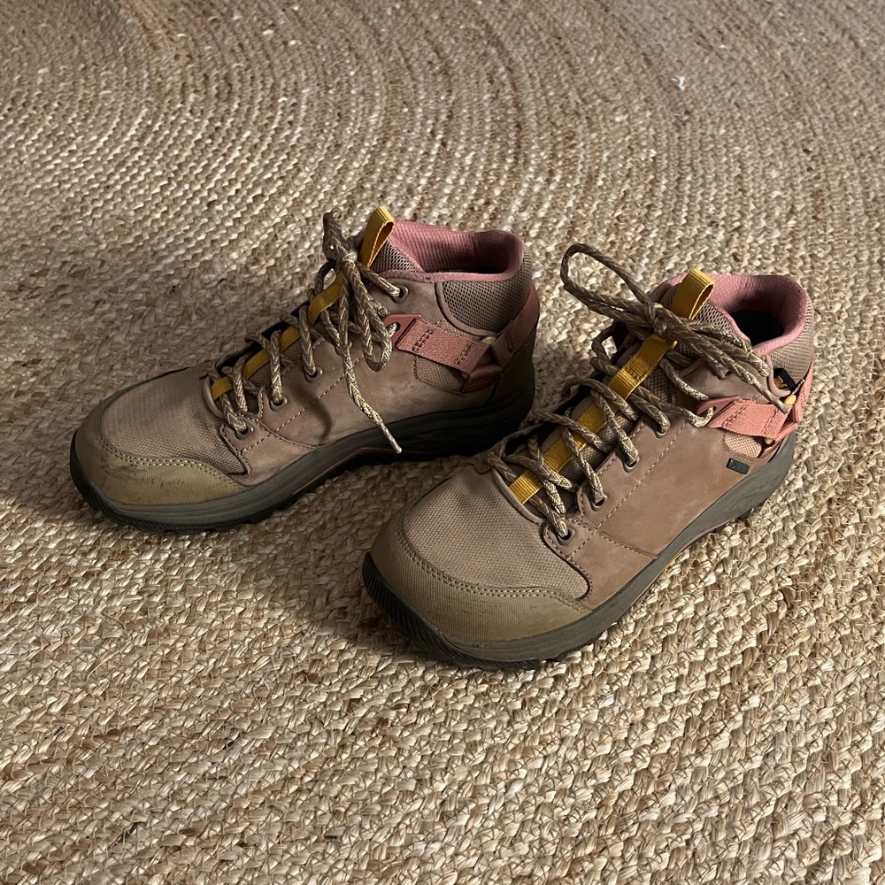 Teva Grandview GTX Mid Hiking Shoes